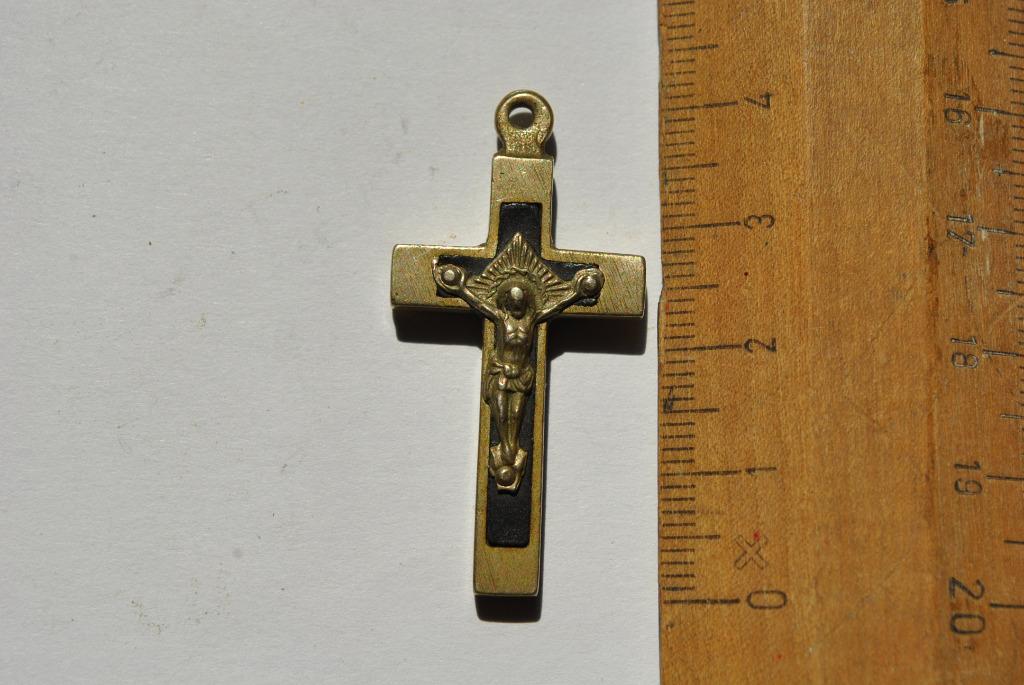 Ancien pendentif crucifix bois noir et metal 1 kruisbeeld, Enlèvement ou Envoi