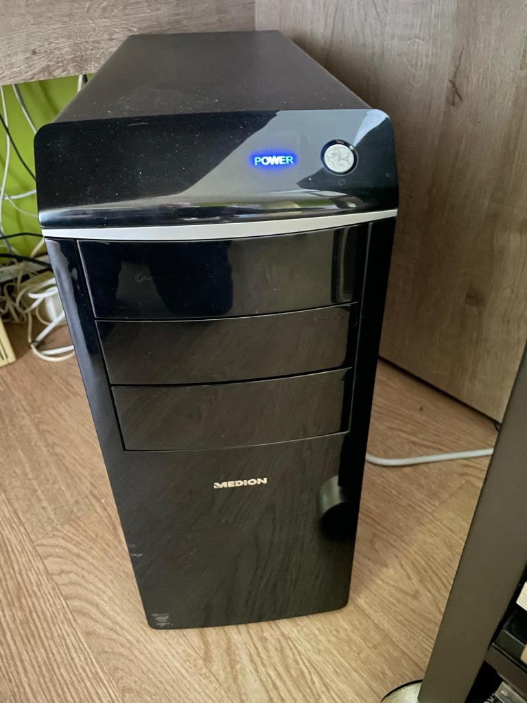 Medion gaming Computer + Monitor 22", Avec carte vidéo, Utilisé, Gaming, HDD