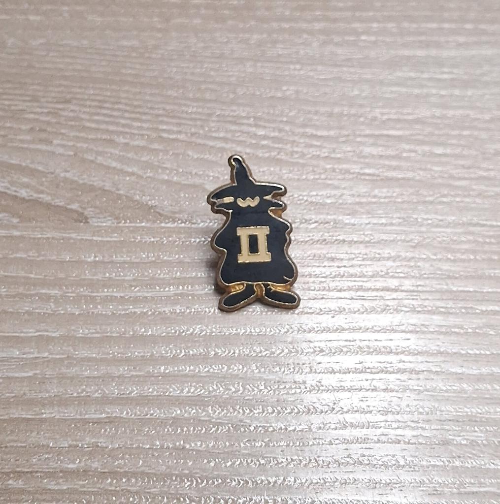 PIN - LOGO - HEKS - WITCH - SORCIÈRE, Envoi, Utilisé, Figurine, Insigne ou Pin's