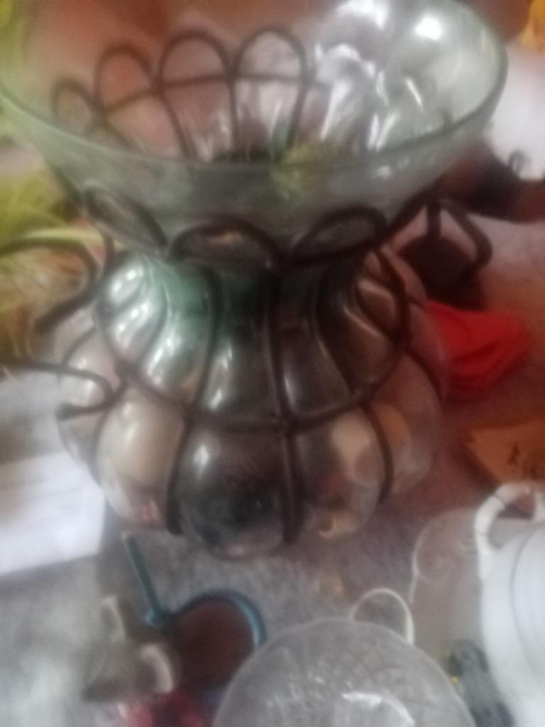 Vase avec pied en fonte, Enlèvement