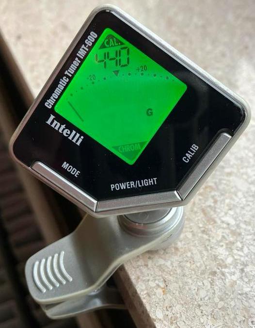 Intelli IMT-600 Guitar, Violin and Chromatic Clip-On Tuner, Musique & Instruments, Enlèvement ou Envoi, Utilisé