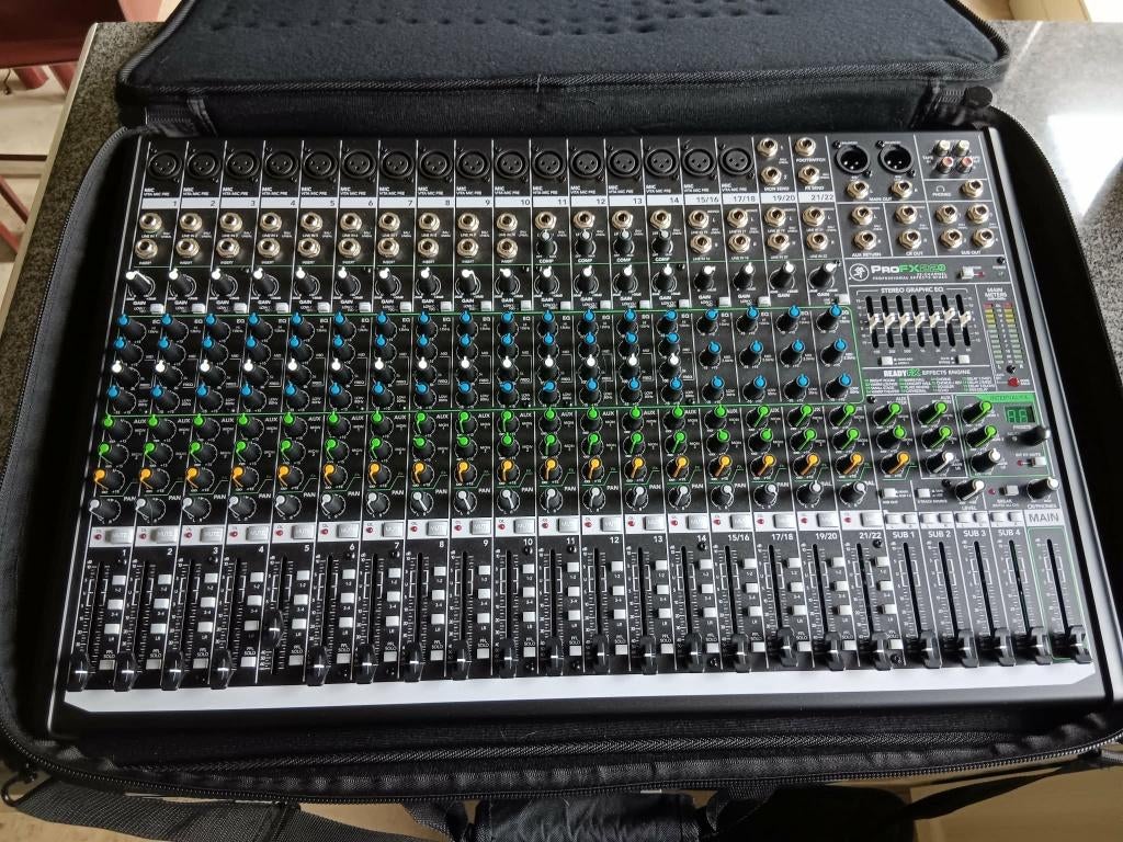 Menpaneel MACKIE ProFX 22V2, Muziek en Instrumenten, Ophalen, Zo goed als nieuw, 20 kanalen of meer