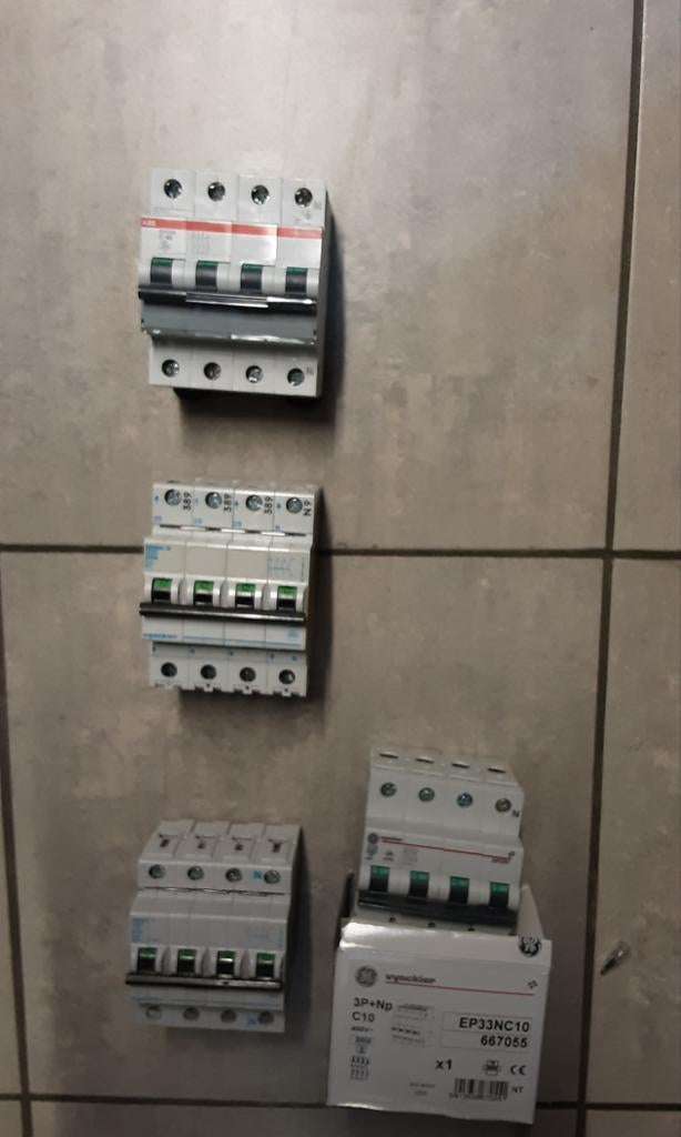 Automaten=automatische zekeringen ”ABB-VYNCKIER” of VYNCKIER, Hobby & Loisirs créatifs, Composants électroniques, Neuf, Enlèvement