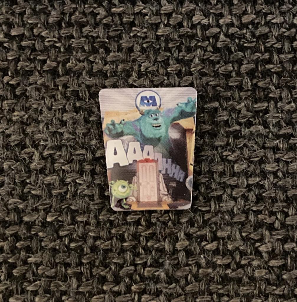 PIN - DISNEY - PIXAR - MONSTERS INC., Verzamelen, Verzenden, Zo goed als nieuw, Figuurtje, Speldje of Pin
