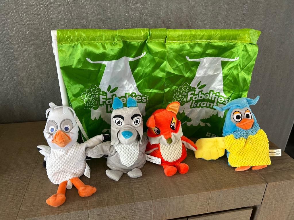 De Fabeltjeskrant poppenkast + 4 poppen, Enlèvement ou Envoi, Comme neuf, Accessoires