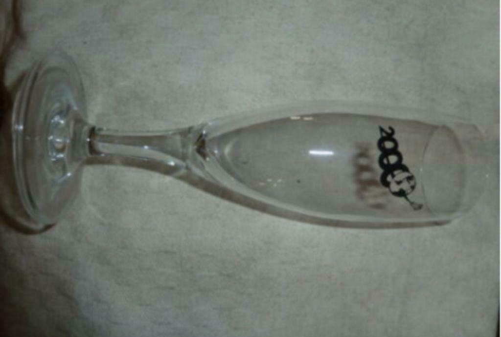 #H Cava / Champagne glas " 2000 " ( Millenium ), Verzamelen, Glas en Drinkglazen, Nieuw, Overige typen, Ophalen of Verzenden