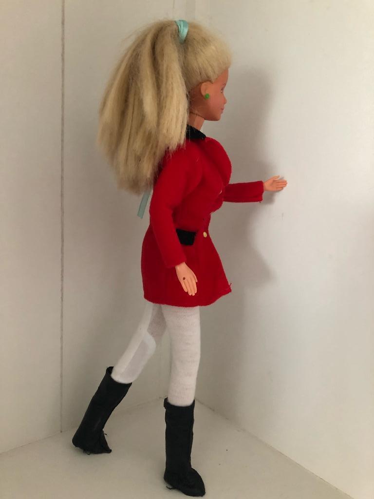 Barbie 1997 | Equestrian Amazone #18198 | Kleding en schoene, Ophalen of Verzenden, Zo goed als nieuw, Kleertjes