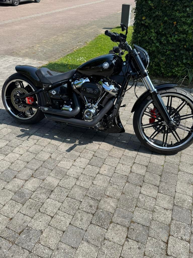 Harley Davidson breakout 114, Particulier