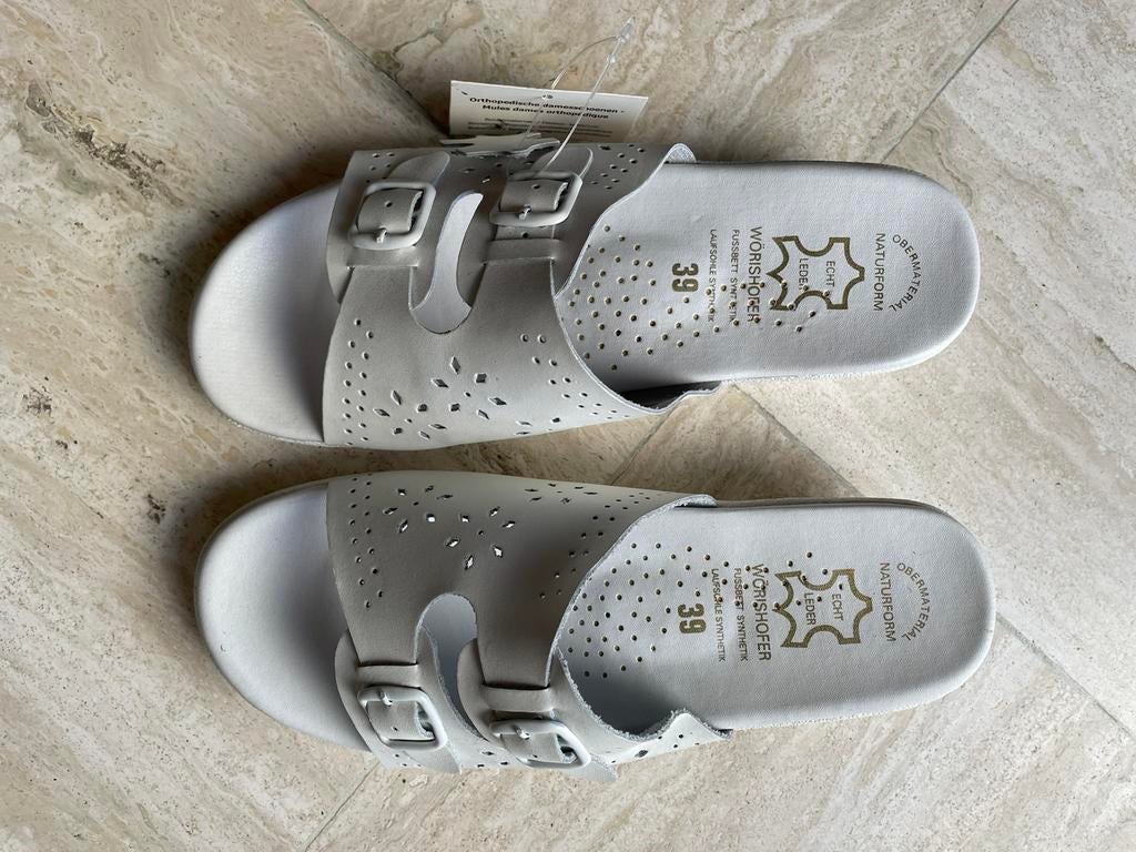 Schoenen leder slippers, Ophalen of Verzenden, Nieuw, Wit, Slippers