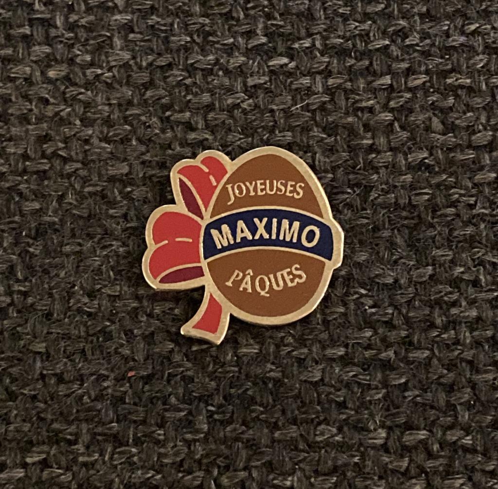 PIN - MAXIMO - JOYEUSES PAQUES - PASEN, Envoi, Utilisé, Autres sujets/thèmes, Insigne ou Pin's