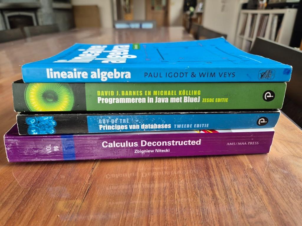 Pakket boeken 1ste jaar bachelor Informatica UGent, Boeken, Studieboeken en Cursussen, Ophalen of Verzenden, Gelezen, Overige niveaus