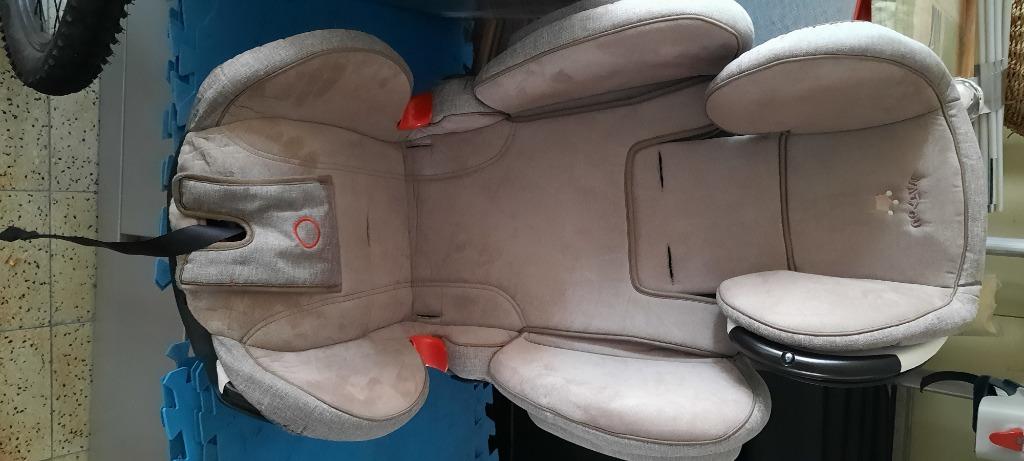 Kinderstoel voor in de auto, Kinderen en Baby's, Verstelbare rugleuning, Autogordel, 15 t/m 36 kg, Zo goed als nieuw