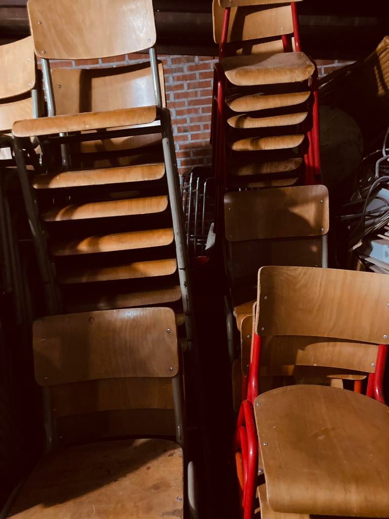 Vintage houten schoolstoelen en stapelstoelen, Zakelijke goederen, Ophalen