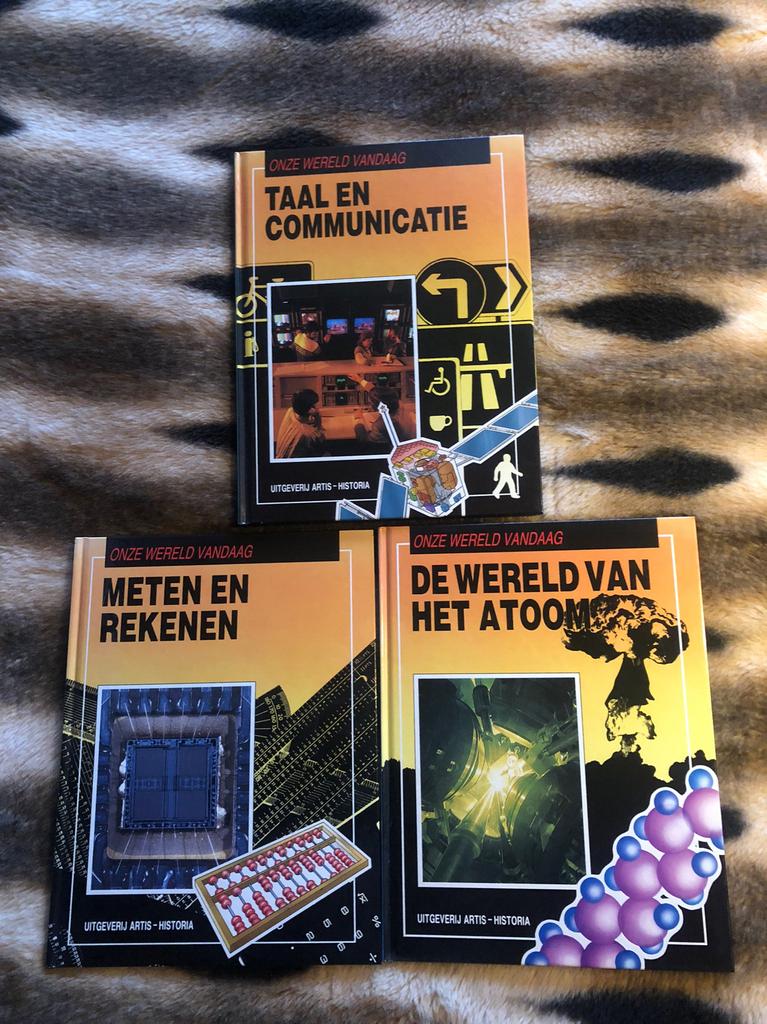 3 Artisboeken: Onze wereld vandaag, Boeken, Prentenboeken en Plaatjesalbums, Ophalen of Verzenden, Gelezen