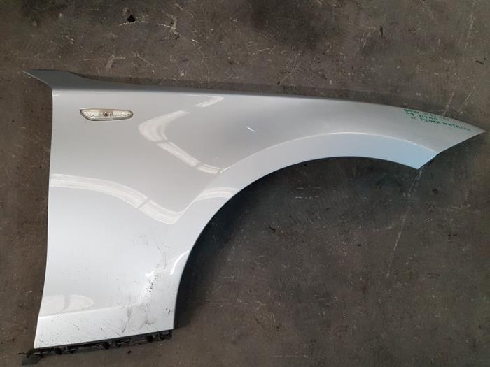 Aile avant droite d'un BMW 1-Serie (354), Autos : Pièces & Accessoires, -, 3 mois de garantie, Utilisé, -