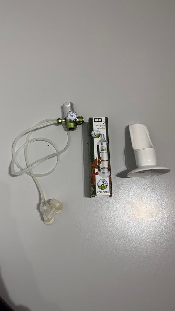 Colombo CO2 set 95g compleet | Drukregelaar + diffusor, Animaux & Accessoires, Poissons | Aquariums & Accessoires, Utilisé, Autres types