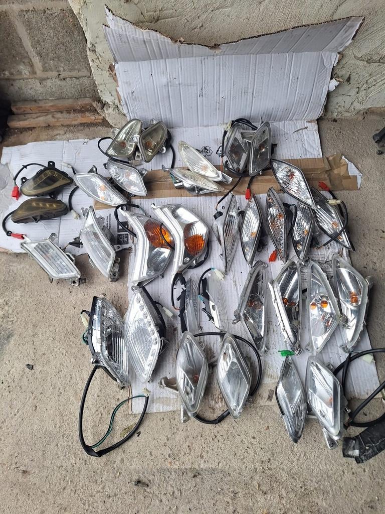 Diverse knipperlichten 50cc scooter sym kymco neco gts Piagg, Fietsen en Brommers, Ophalen of Verzenden