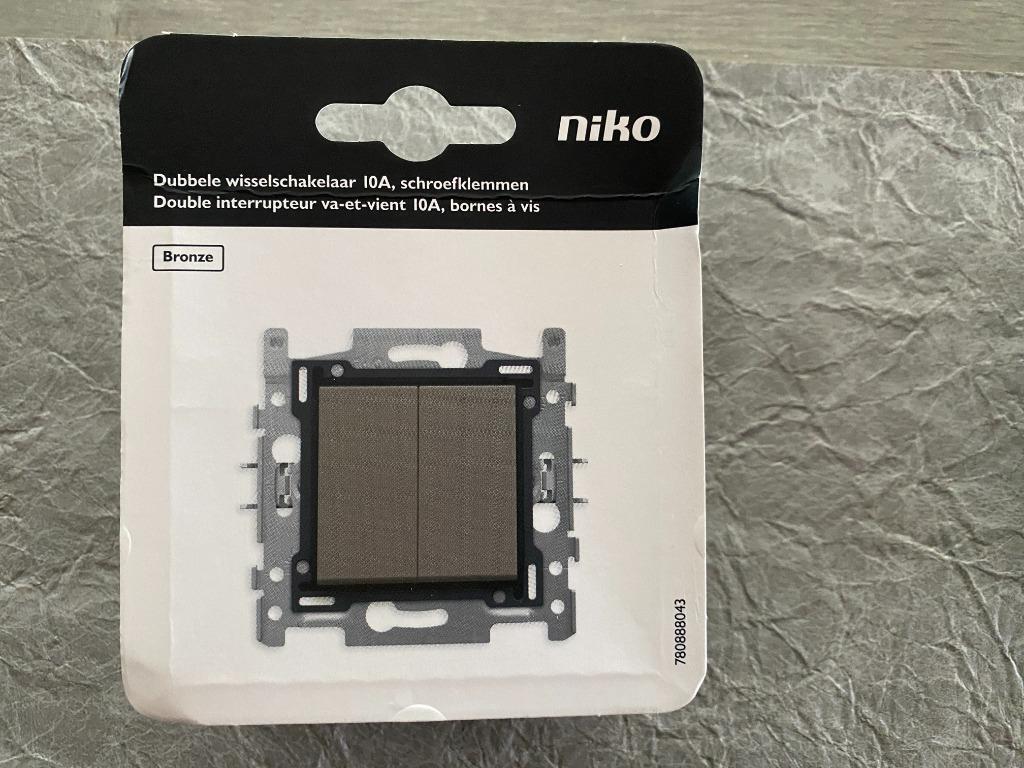 niko dubbele wisselschakelaar 2 stuks, Doe-het-zelf en Bouw, Ophalen of Verzenden, Nieuw, Schakelaar