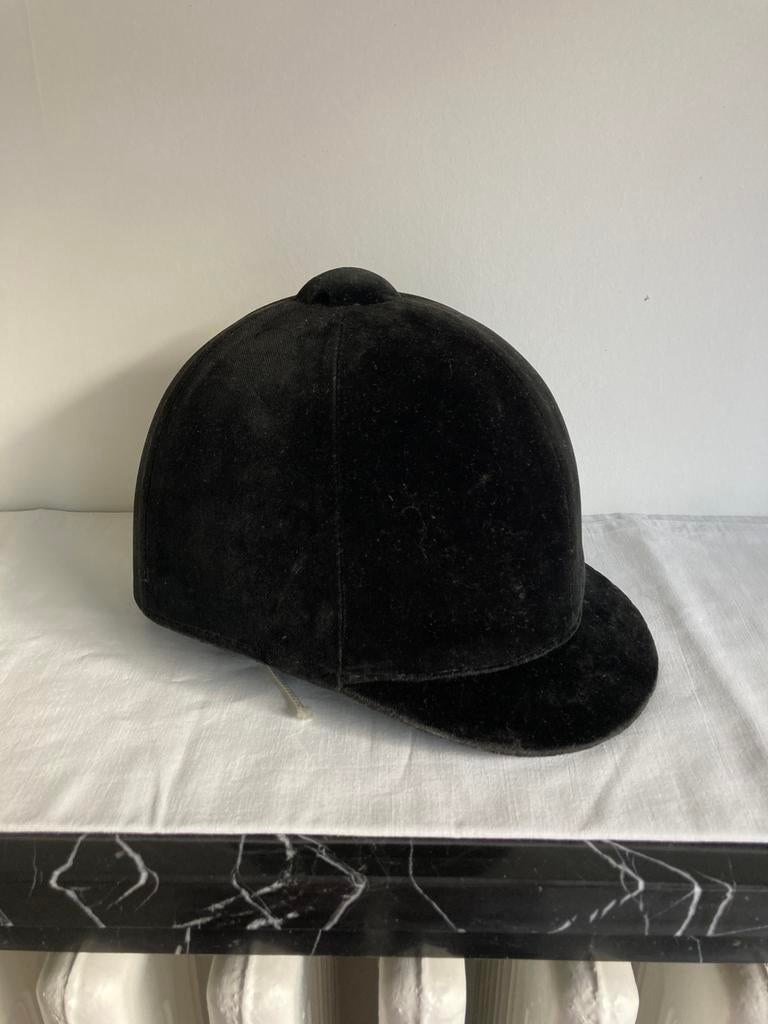 Bombe Antieke Helm  Elegant Fluweel Zwart London maat 7, Animaux & Accessoires, Enlèvement ou Envoi, Comme neuf