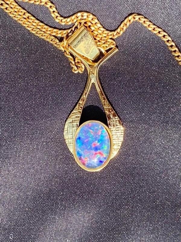 Collier rempli en or 14 carats et triplet d'opales, Bijoux, Sacs & Beauté, Colliers, Neuf, Enlèvement ou Envoi, Or, Avec pierre précieuse