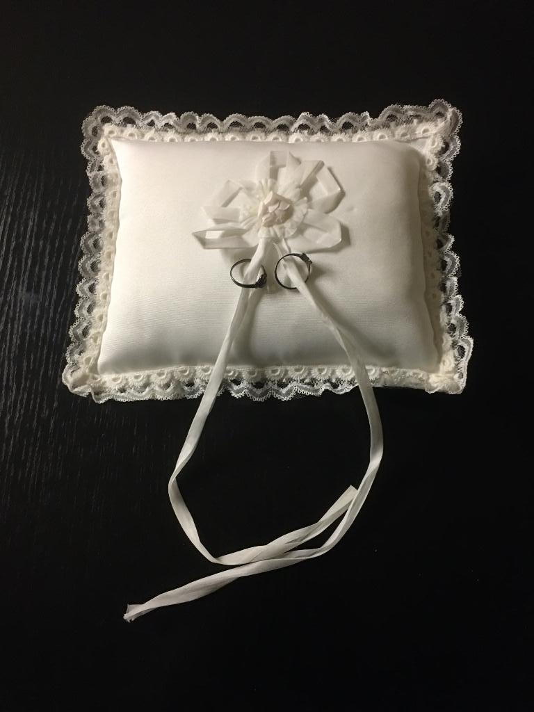 Wit trouwring kussen - voor ringen bij huwelijk/bruiloft, Ophalen of Verzenden, Zo goed als nieuw, Wit, Accessoires