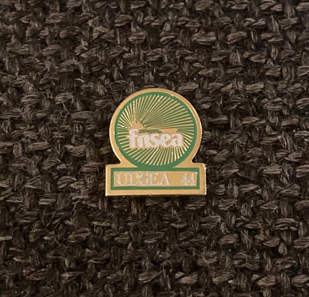 PIN - FNSEA - BOERENBOND, Verzamelen, Verzenden, Gebruikt, Overige onderwerpen, Speldje of Pin