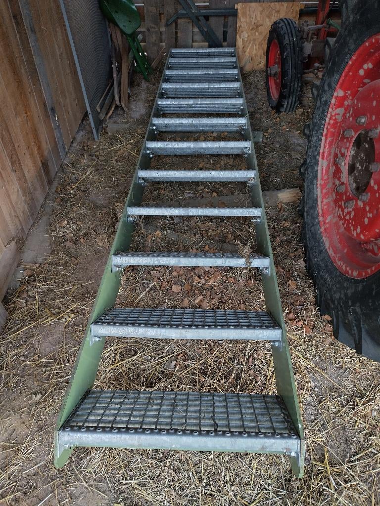 Stalen trap, Doe-het-zelf en Bouw, Ophalen, Zo goed als nieuw, Trap, 2 tot 4 meter