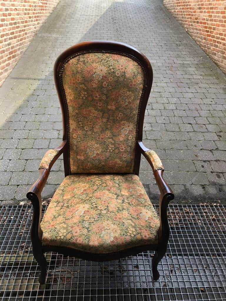 Chaise en très bon état.. uniquement pour la décoration !, Enlèvement