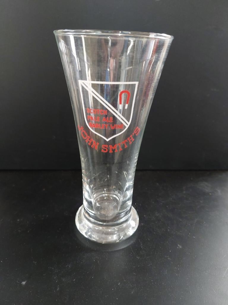 Oud fluitjes bierglas John Smith s, Ophalen of Verzenden, Zo goed als nieuw, Bierglas