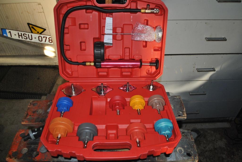 valise verificateur de pression radiateur et rèservoir essen