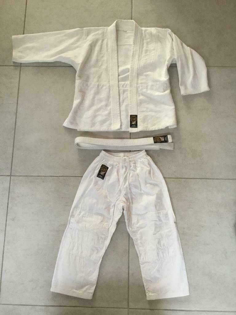 Kimono enfant, Sports & Fitness, Enlèvement ou Envoi, Comme neuf, Costume d'arts martiaux