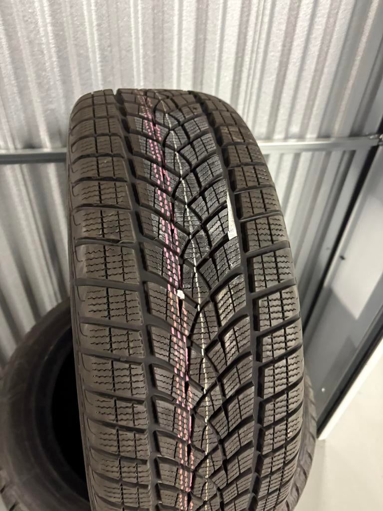 255/55R18 102V GOODYEAR, Autos : Pièces & Accessoires, Enlèvement
