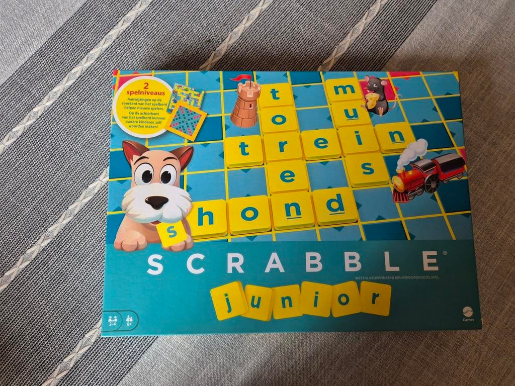 Spel Scrabble Junior 6jaar/ ZGAN, Ophalen of Verzenden, Zo goed als nieuw