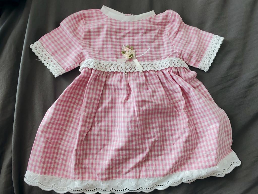 Robe ancienne pour poupée vichy rose et Dentelle blanche, Enlèvement ou Envoi, Comme neuf