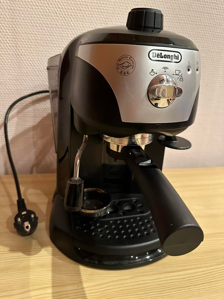 Delonghi EC221.b espressomachine, Café moulu, Machine à espresso, Réservoir d'eau amovible, Comme neuf