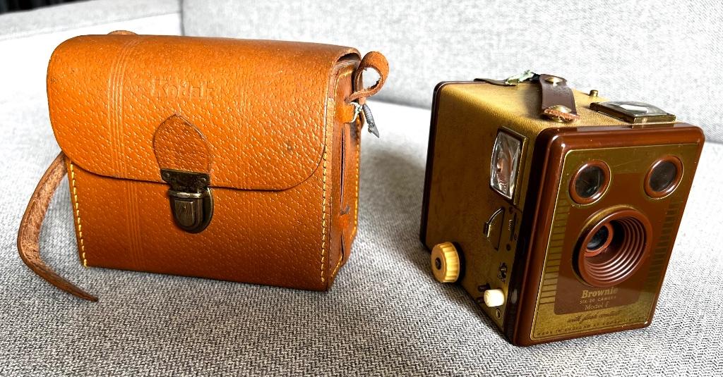 KODAK Brownie SIX-20 Model F” Camera (In Leder hoesje), Verzamelen, Ophalen of Verzenden, 1940 tot 1960, Fototoestel