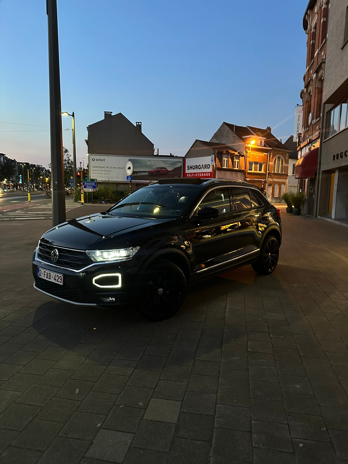 Volkswagen t-roc BLACK ON BLACK, Auto's, Volkswagen, Dealer onderhouden, Lichtsensor, Leder en Stof, Zwart