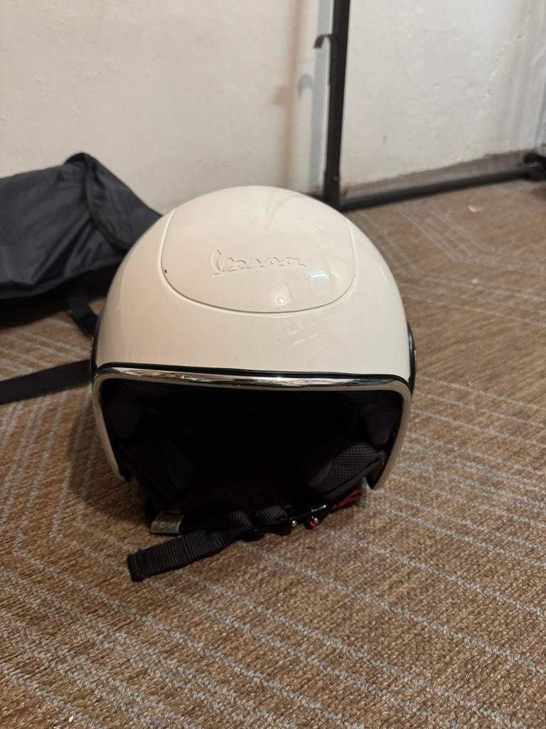 Vespa helm te koop geen visier ( L), Fietsen en Brommers, Ophalen, Zo goed als nieuw