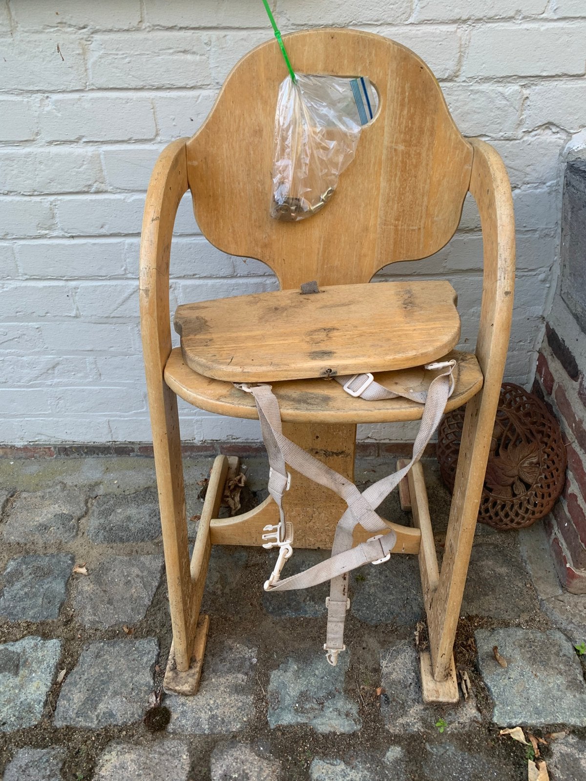 Gratis Houten kinderstoel, Enlèvement, Utilisé, Chaise(s)