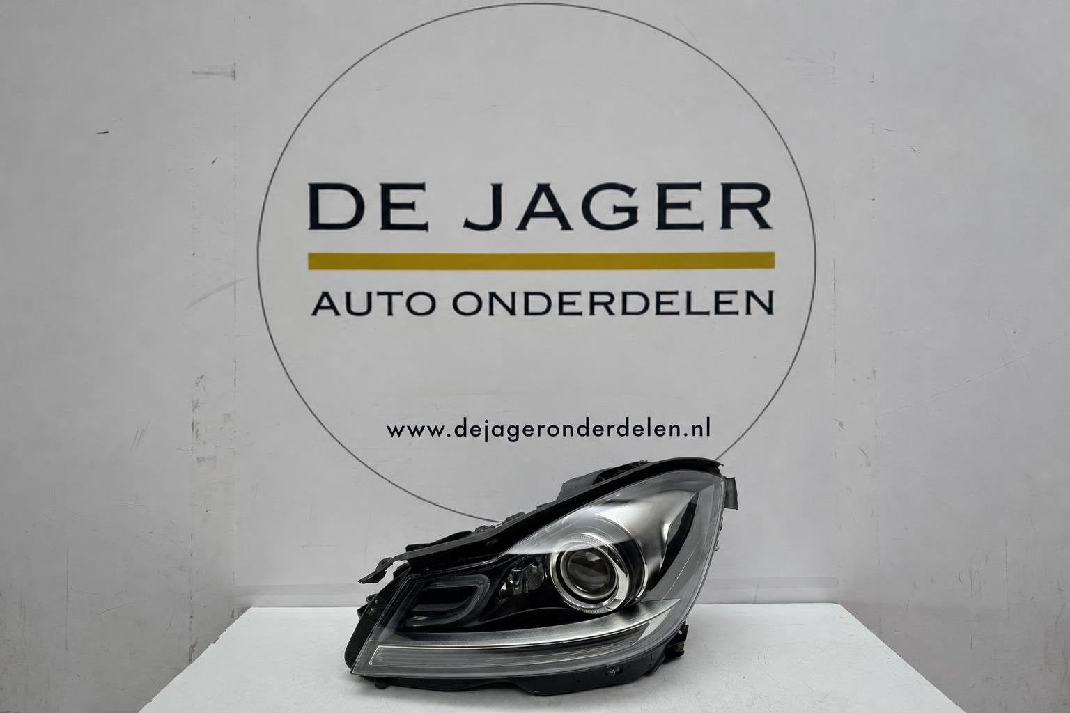 Phare bi-x non gauche Mercedes C W204 FL A2048207939, Autos : Pièces & Accessoires, Mercedes-Benz AG, Mercedes-Benz, Utilisé, Mercedesstrasse 120
70372  Stuttgart, DE