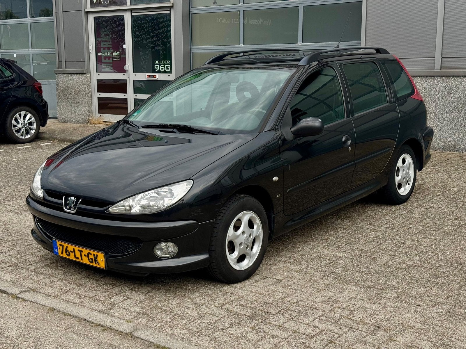 Peugeot 206 1.4 SW XS 2003 Zwart met open dak PRIJS VERLAAGD, Auto's, Peugeot, Elektrische ramen, Zwart, Handgeschakeld, Particulier