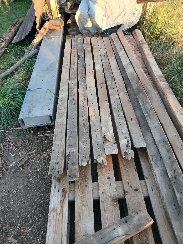 A vendre chevrons et poutres chêne, Jardin & Terrasse, Poteaux, Poutres & Planches, Enlèvement, Utilisé, Poutres, Bois dur