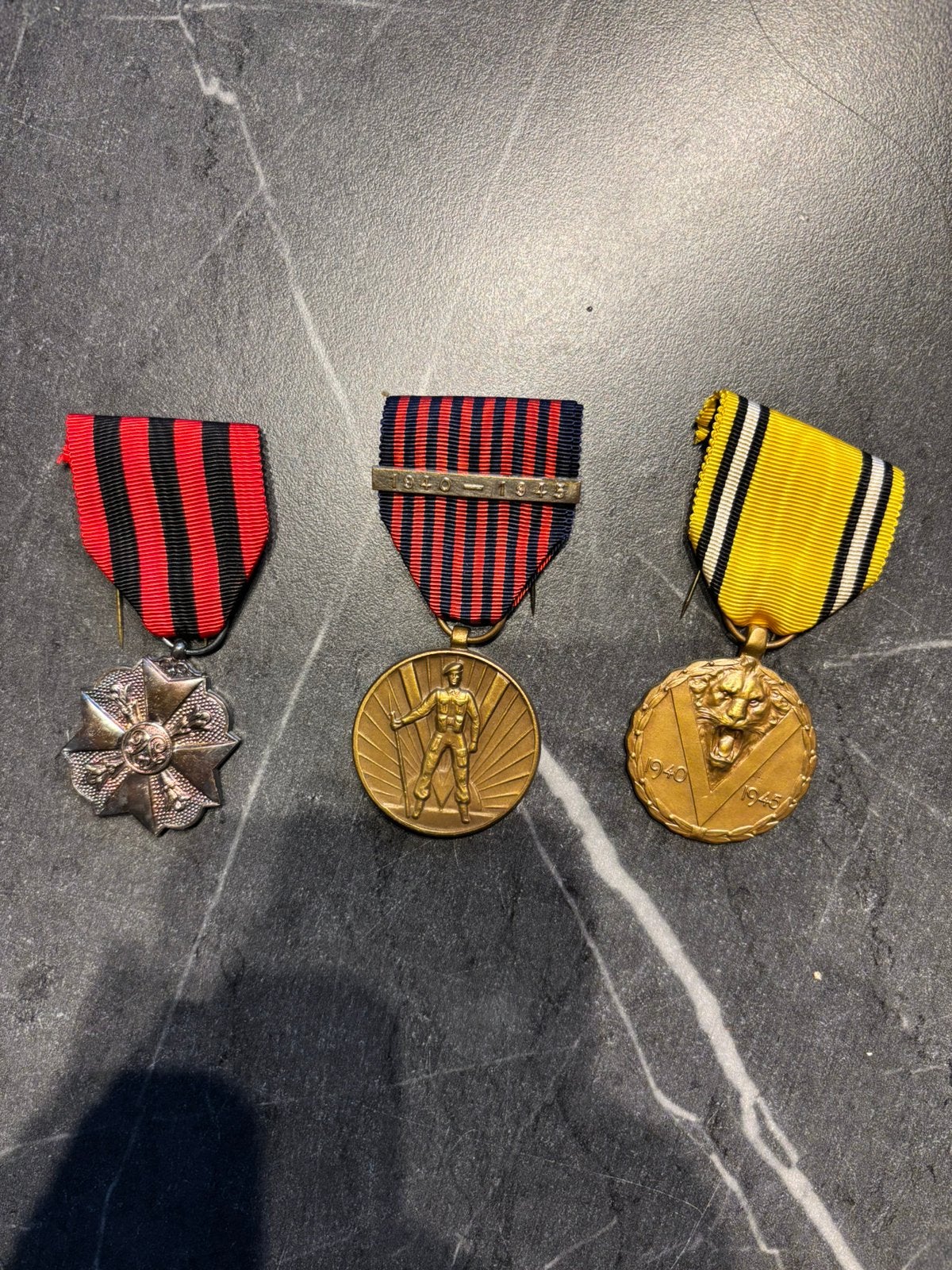 3 authentieke Belgische medailles (WO2 & Arbeid), Ophalen of Verzenden