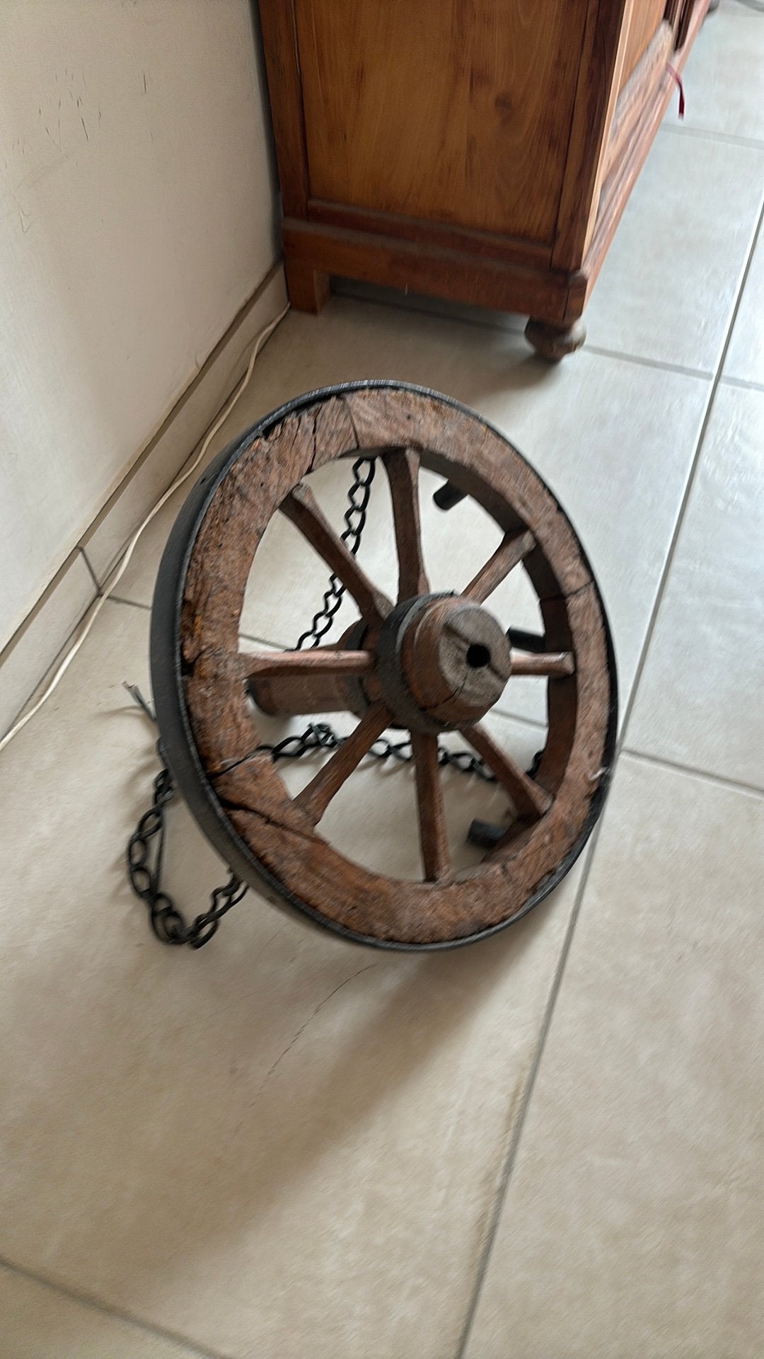 Petite roue de charriot ancienne (lustre ou autre), Maison & Meubles, Enlèvement, Comme neuf, Métal, Vintage