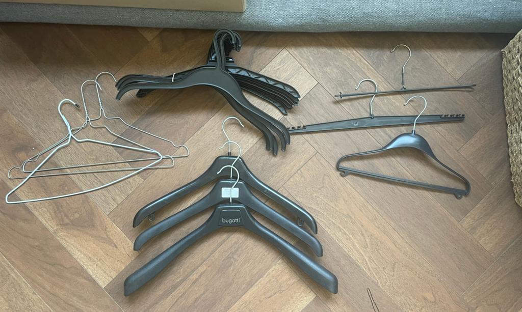 Pack de 48 ceintres, Enlèvement, Comme neuf, Bois