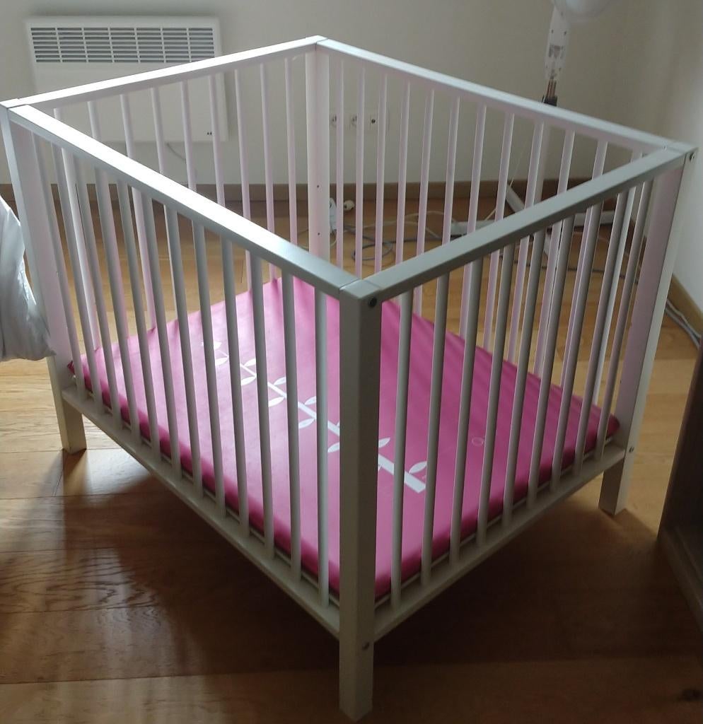 Lit parc bébé + matelas, Enfants & Bébés, Enlèvement, Comme neuf, Lit