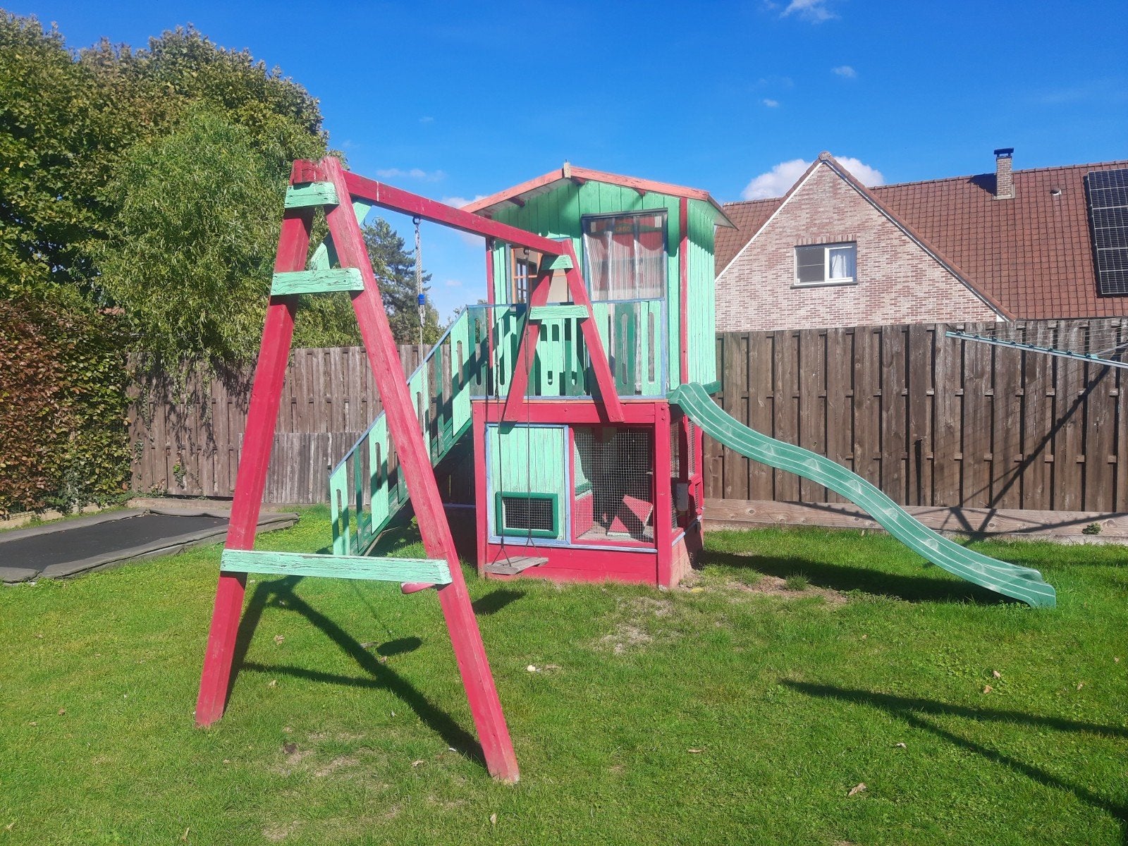 Schommel met speelhuisje, Ophalen