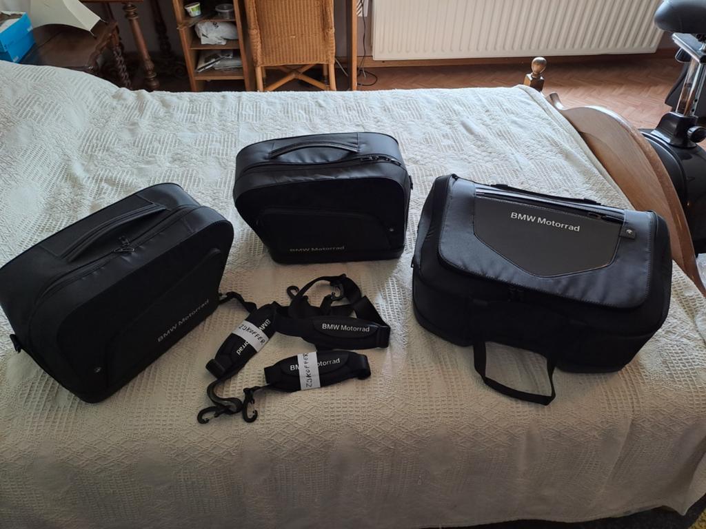 ORIGINELE BINNENTASSEN  ZIJKOFFERS +TOPKOFFER BMW R1250RT, Motoren, Onderdelen | BMW, Ophalen