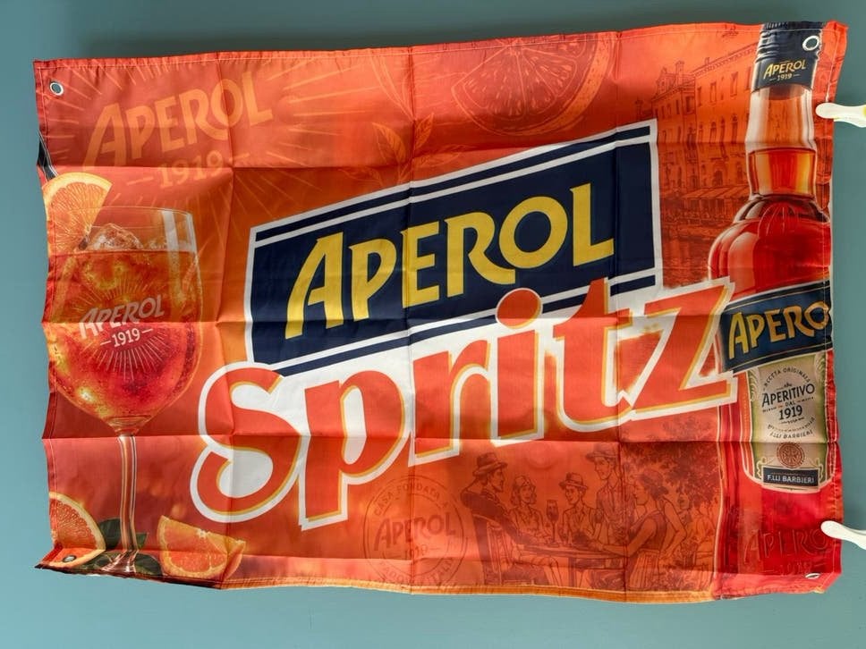 Prachtige polyester vlag Aperol Spritz retro vintage mancave, Ophalen of Verzenden, Nieuw, Overige typen