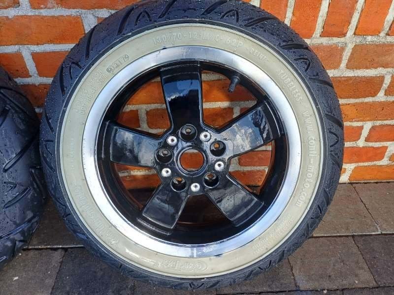 Jantes Vespa GTS  nouveaux pneus à flancs blancs Continental, Enlèvement ou Envoi, Neuf, Autres types, Vespa